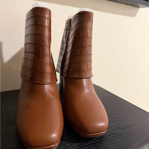 Elegant Brown Croc-Embossed Heeled Boots - Picture 5 of 8